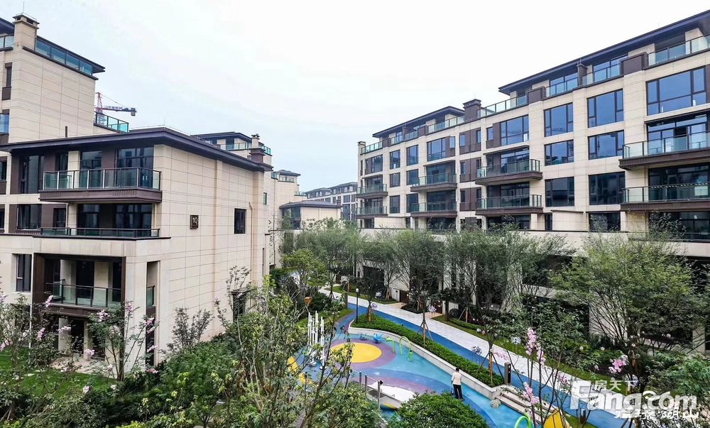 325万礼嘉龙湖天街华宇板式大叠拼带80平双大露台