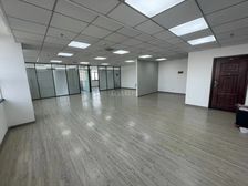 世纪大厦地铁口 150平 年租金9万 室内带隔断 公摊小