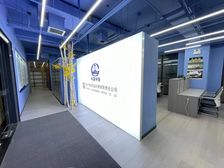 和平区 地铁口 正对电梯带隔断家具 500平 30万 河景房