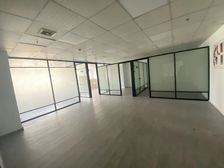 东风路成悦260方精装6间隔2个工区可坐30至40人 随时可