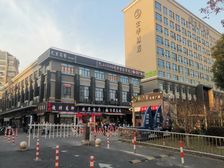 虹桥商场沿街一楼,可分割,高5米,适合医疗机构,餐饮,娱乐等