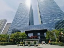 高铁站康宁街 地铁口 品质楼盘 亚新广场 可租可售 全套家具