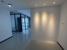 万达广场120方写字楼 精装带有隔间 近地铁7号线18号线