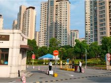 内环内独栋 送花园和露台 环境优美 地铁附近 适合总部办公等