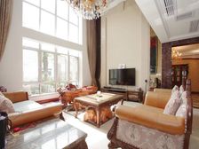 挑空大客厅,新精装修,房子面宽20米,户型正气