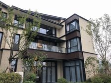 灵峰度假区湖景别墅,豪华装修拎包入住,送花园带车位,价格可谈