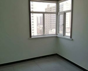 鑫城商贸广场 107平3居 南北向精装修 拎包入住