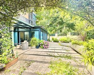 送220平花园!安静看公园改善五房!带车位位置非常好!满五