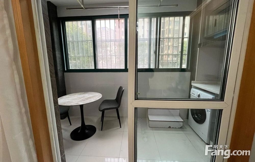 1号线河定桥地铁口精装阳台单室套轻奢风格拎包入住