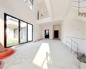 独栋别墅 华侨城天屿端头 5室2厅 挑高6米 250平花园