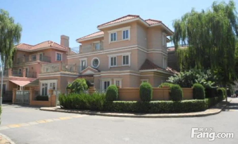 香江花园小区租房,五室三厅,新出样板间独栋!德威国际来也!