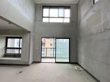 难得出来一套 星河丹堤三期毛坯花园洋房顶复2层 带露台满2