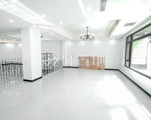 泰禾丽春湖 带室内电梯 5间卧室 3车库 全新小区