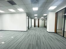 机场南区,航空商务广场,224平,精装,4个隔间,新装修
