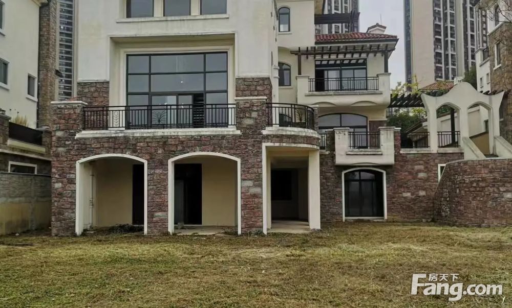 急售乐湾国际7室湖景独栋别墅带600平大花园高尔夫