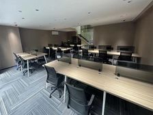 天河燕塘地铁口 豪华装修带家具 复式单位拎包入住 免中