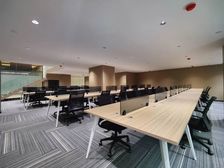 金燕大厦,燕塘地铁200米,6.5米的,全新装修