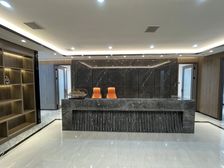 CBD核芯商圈万达 电梯口豪装带家具 大气装修 彰显公司实力