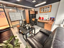 出捡漏!电梯口急租!万达西美鑫科250平带4隔断 随时看房