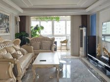 (有车位)装修一年,婚房标准,家具家电全送,定金交房,急售