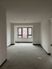 文嘉花园新出98平三室目前价格160万 有钥匙