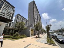锡山区产业园小区底商,大门口位置都在,单价11000,有车位