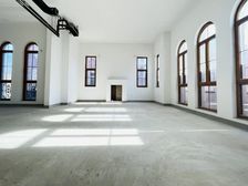 远洋LAVIE独栋别墅挑高客厅深受阳光的偏爱 视野开阔无遮挡