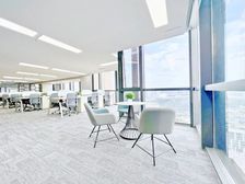顶楼视野,自带接待·10隔间130工位丨茶水区域,科技会议室