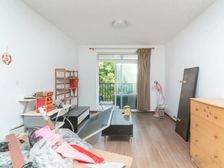 金桥公园旁,(建平)一梯两户,中间楼层,南北通透,无增值税,