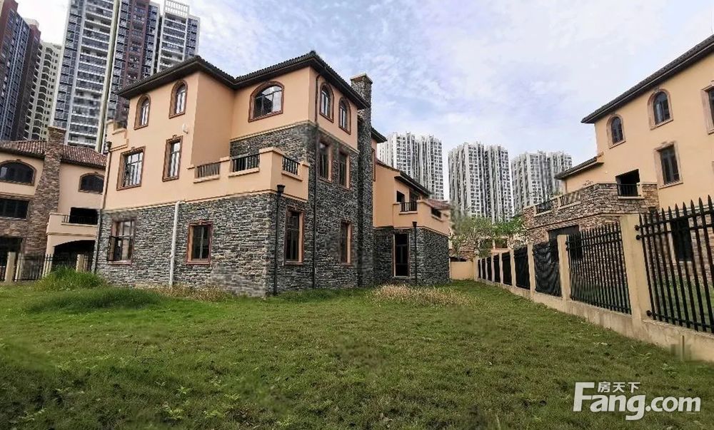 君临山水 独栋别墅带500平大花园,没有贷款直接过户,桂林临桂区一院