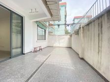 附赠30平方大花园 边套双南两房 精装修 带小区车位 有钥匙