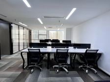 225方 56 格局3+1 员工区可坐22人 独立空调