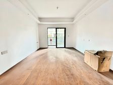 华侨城纯水岸.站小外国语旁精装洋房.带花园.带地下一层