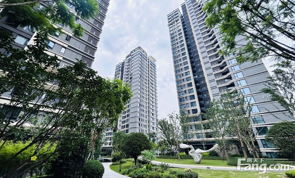 弹子石长嘉汇四期精装四房拎包入住小区环境好