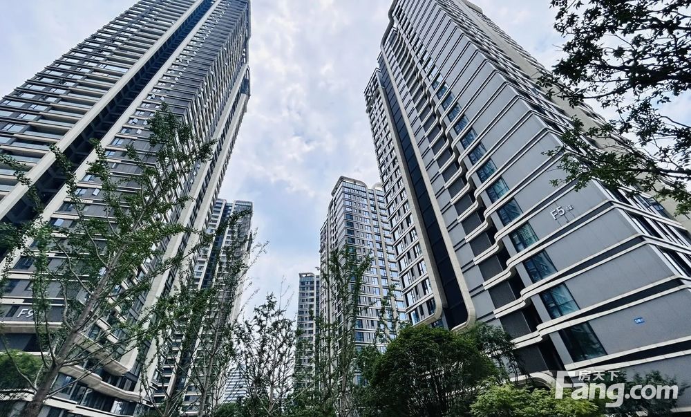 弹子石长嘉汇四期精装四房拎包入住小区环境好