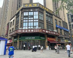 东二环万户小区(转角茶楼)年租29.5万,路口转角广告面