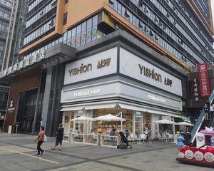 开发商遭不住了(好利来)年租十万,转角双开门,门口大外摆。