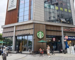 大学城转角口岸(星巴克)年租15万,旁边三个大学自带人流