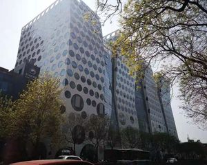 CBD国贸光华路2期临街1.2层超高租金超大展示南向各付各税