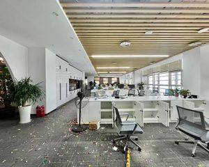 抄底房 朝阳门 悠唐高层360平 双买采光 缺钱着急卖