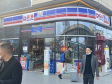 低于市场价急售!年租18万成熟临街转角超市,门口地铁口,证齐