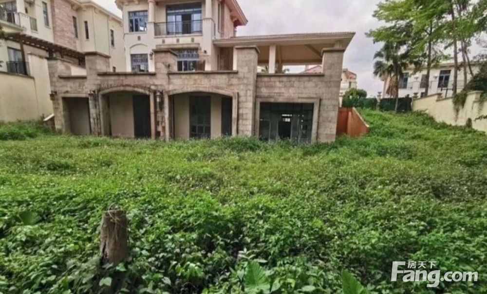 翡翠湾独栋别墅东南向1300平看湖景球场景