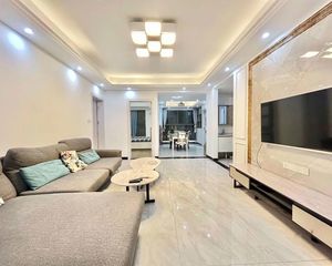新上急售!30万婚房装修!送全屋制定品牌家电送车位!有钥匙!