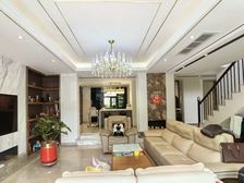 中心位置距离公园近 带两个车位