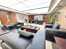 急租!万达顶配天花板 大气电梯口带家具 西美鑫科中冶好停车