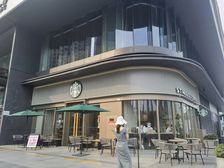 业主急售,端头转角(星巴克)年租30万,15米广告面,大外摆