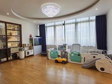 新出!南临河,满五,大花园郊园中园365平5居南向精装修