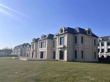 新小区别墅,花园大,精装修带电体,税费各付价格可谈,看房随时