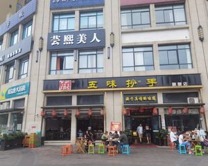 业主急售,成熟旺铺(五味抄手)年租13万,路口大转角,大外摆