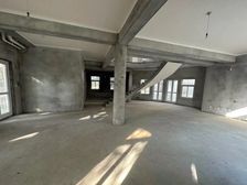 独栋别墅出售,不靠马路不靠河。业主诚意出售看中可谈。低于市场